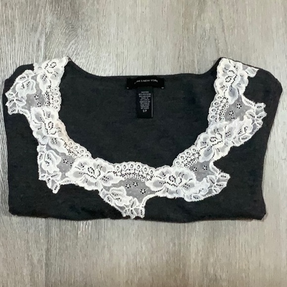 Jones New York Size Small Ladies Super Soft Grey TShirt with white lace collar. - Picture 5 of 7